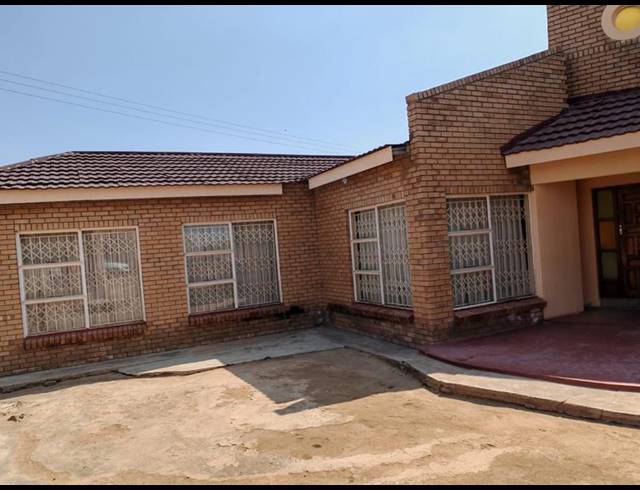 4 BEDROOM HOUSE FOR SALE IN MANKWENG